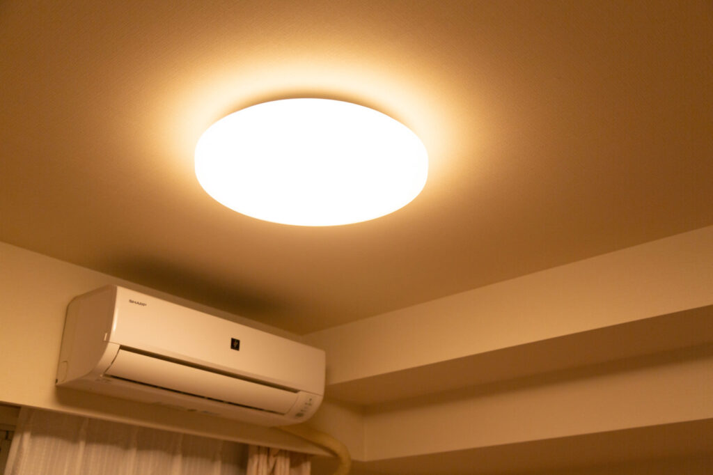 天井のシーリングライト