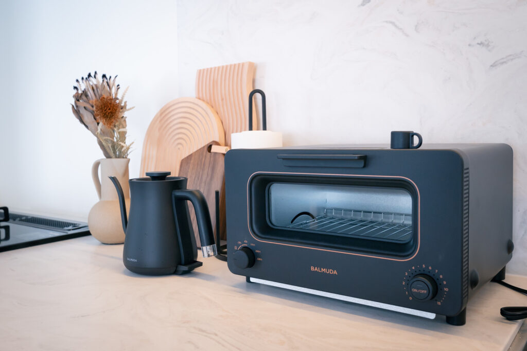 キッチンに置かれたオーブントースター
