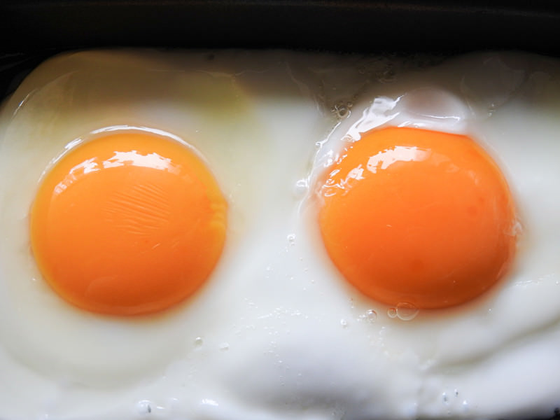 フライパンで作る目玉焼き